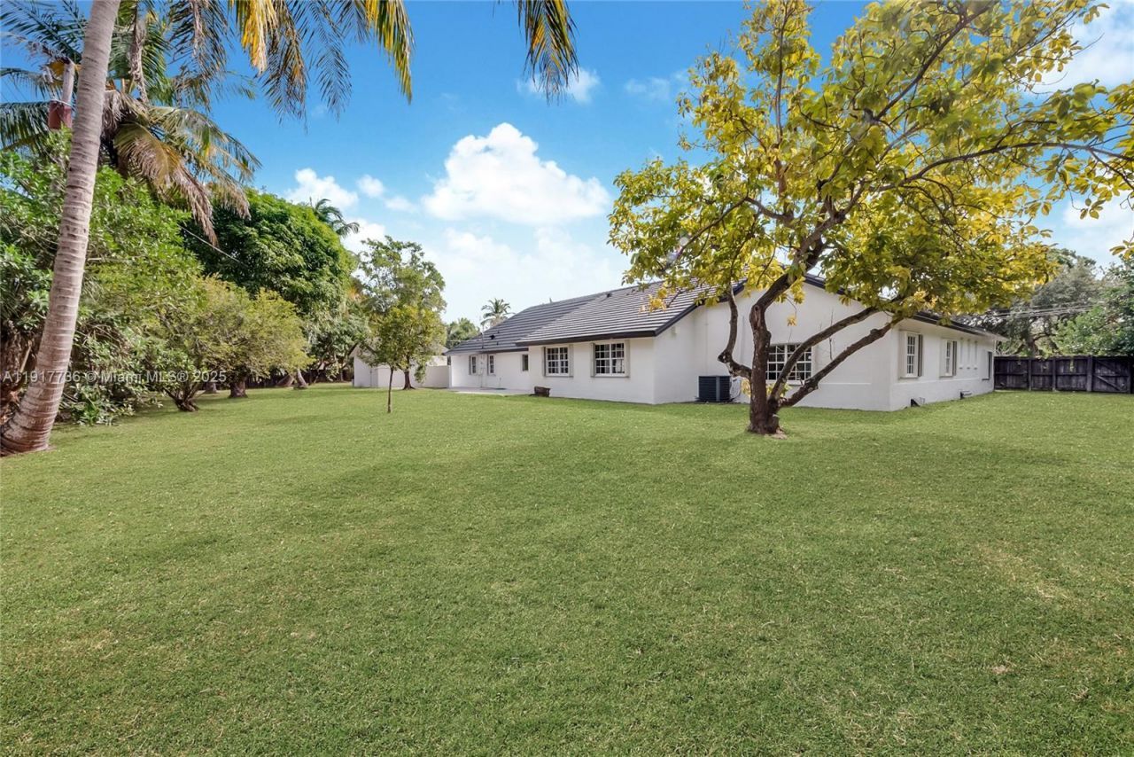 7675 SW 132nd St, Pinecrest, FL 33156 Photo