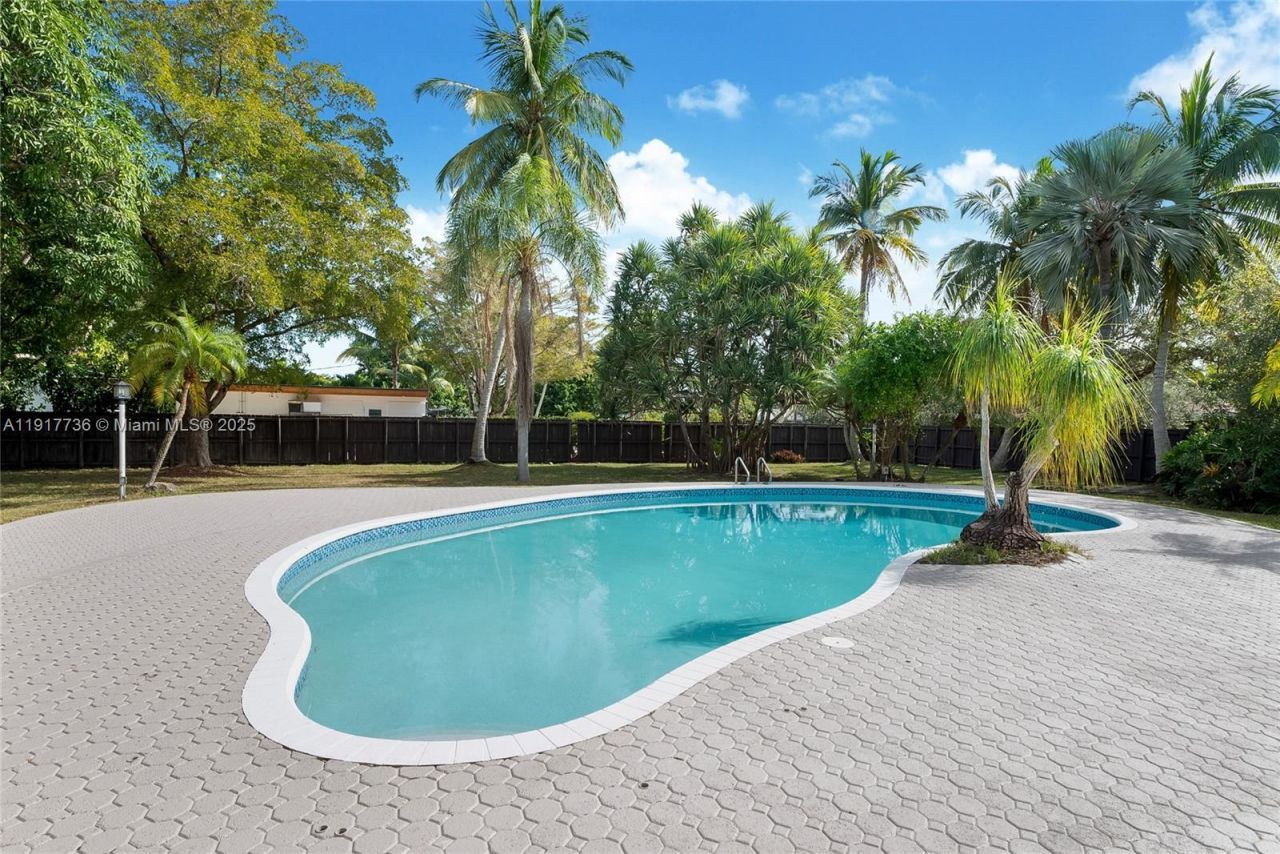 7675 SW 132nd St, Pinecrest, FL 33156 Photo