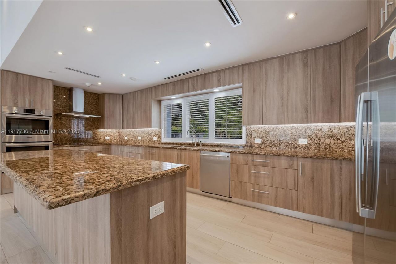 7675 SW 132nd St, Pinecrest, FL 33156 Photo