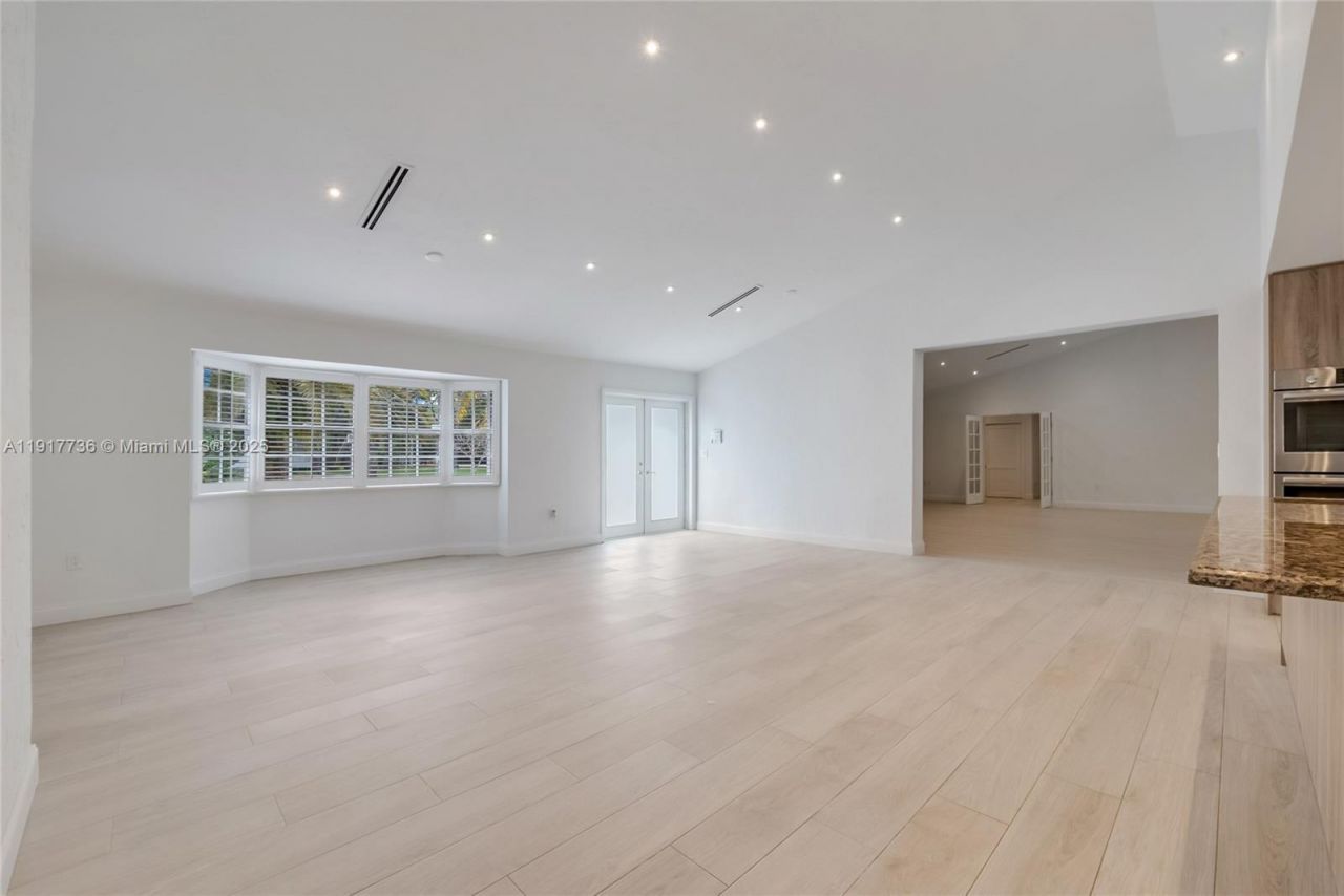 7675 SW 132nd St, Pinecrest, FL 33156 Photo