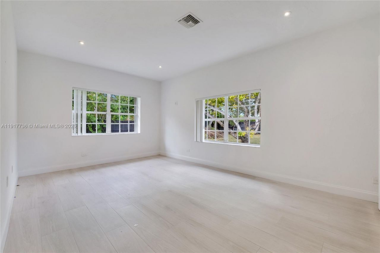 7675 SW 132nd St, Pinecrest, FL 33156 Photo