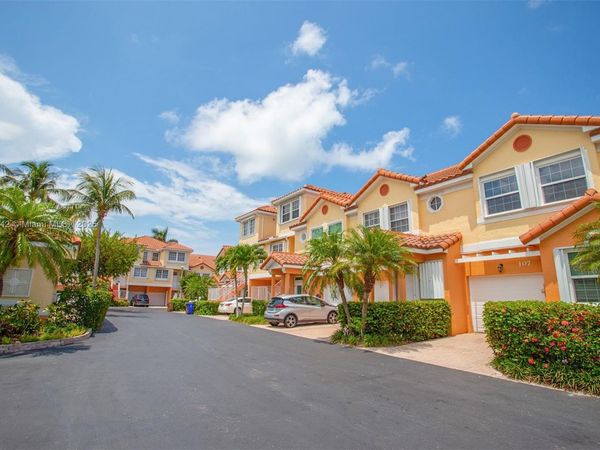 1998 NE 7th St, Unit 104, Deerfield Beach, FL 33441