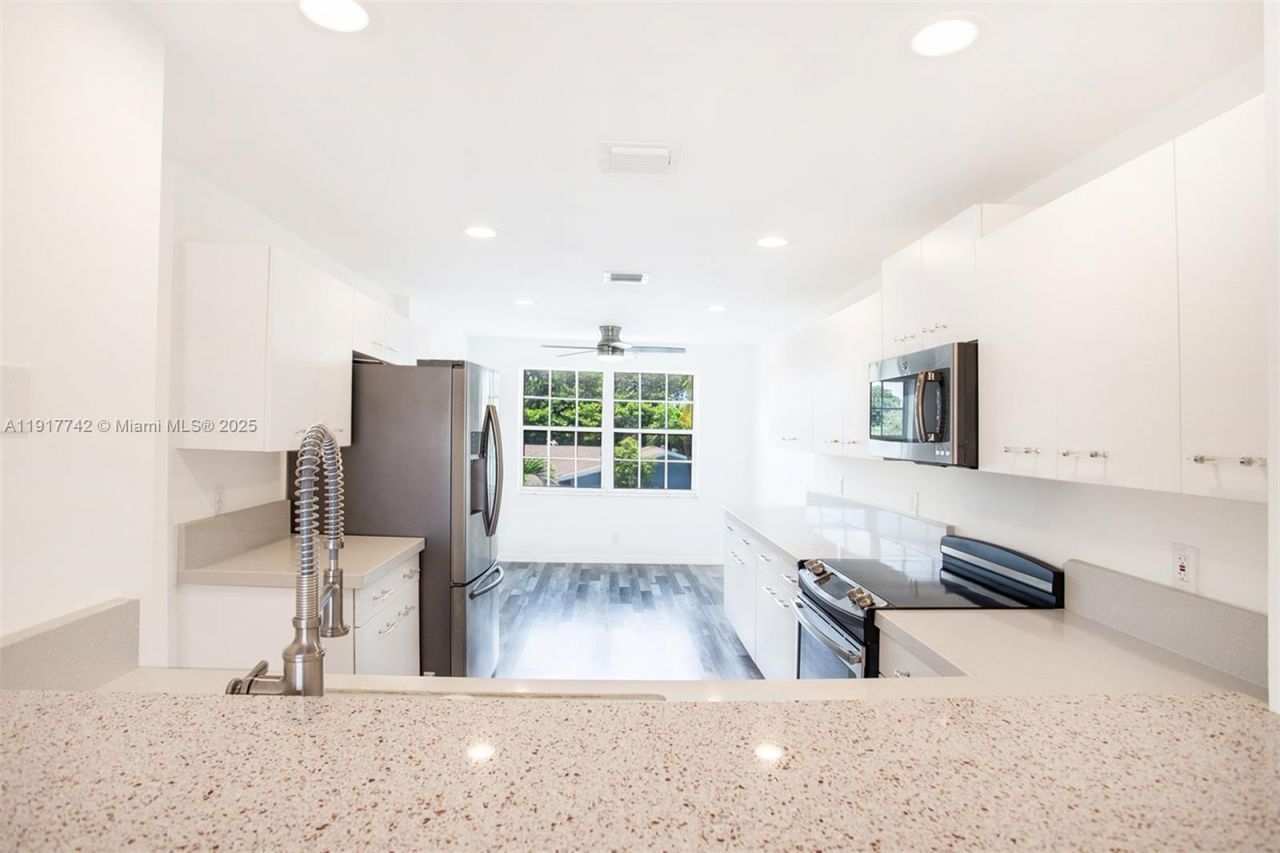 1998 NE 7th St, Unit 104, Deerfield Beach, FL 33441 Photo