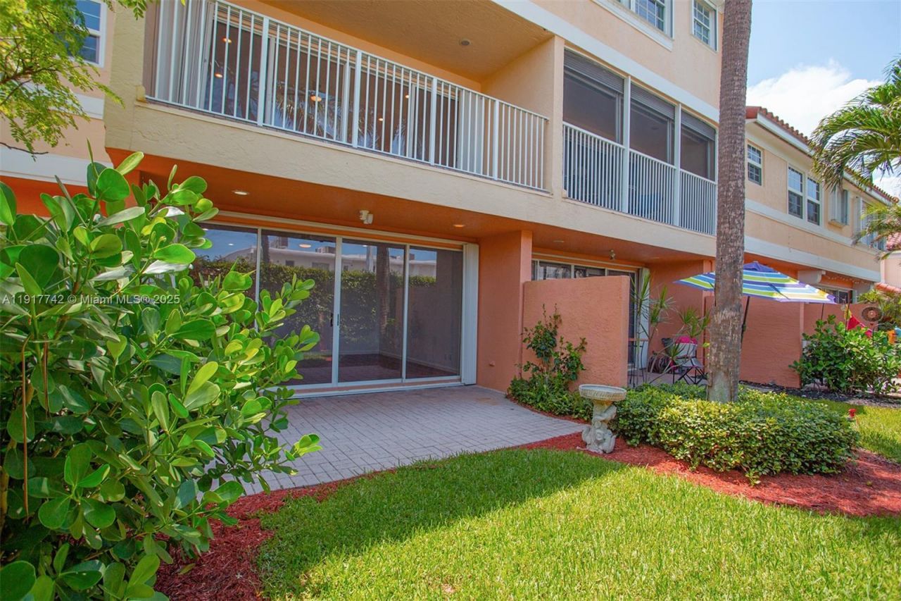 1998 NE 7th St, Unit 104, Deerfield Beach, FL 33441 Photo