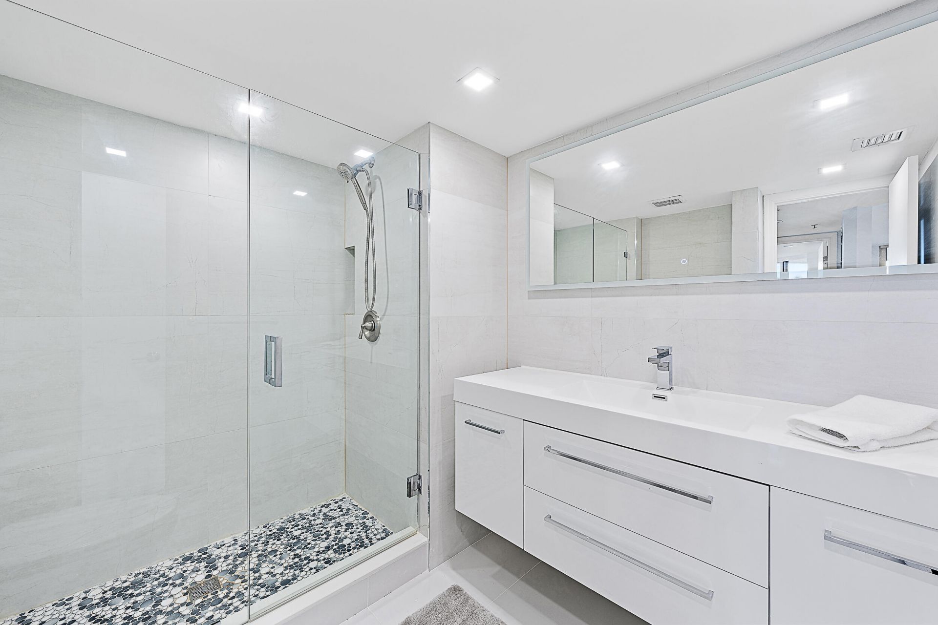 5200 N Ocean Drive, Unit 203, Singer Island, FL 33404 Photo