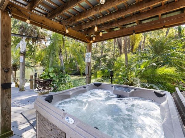 6110 BEAR TRAIL, WEEKI WACHEE, FL 34607