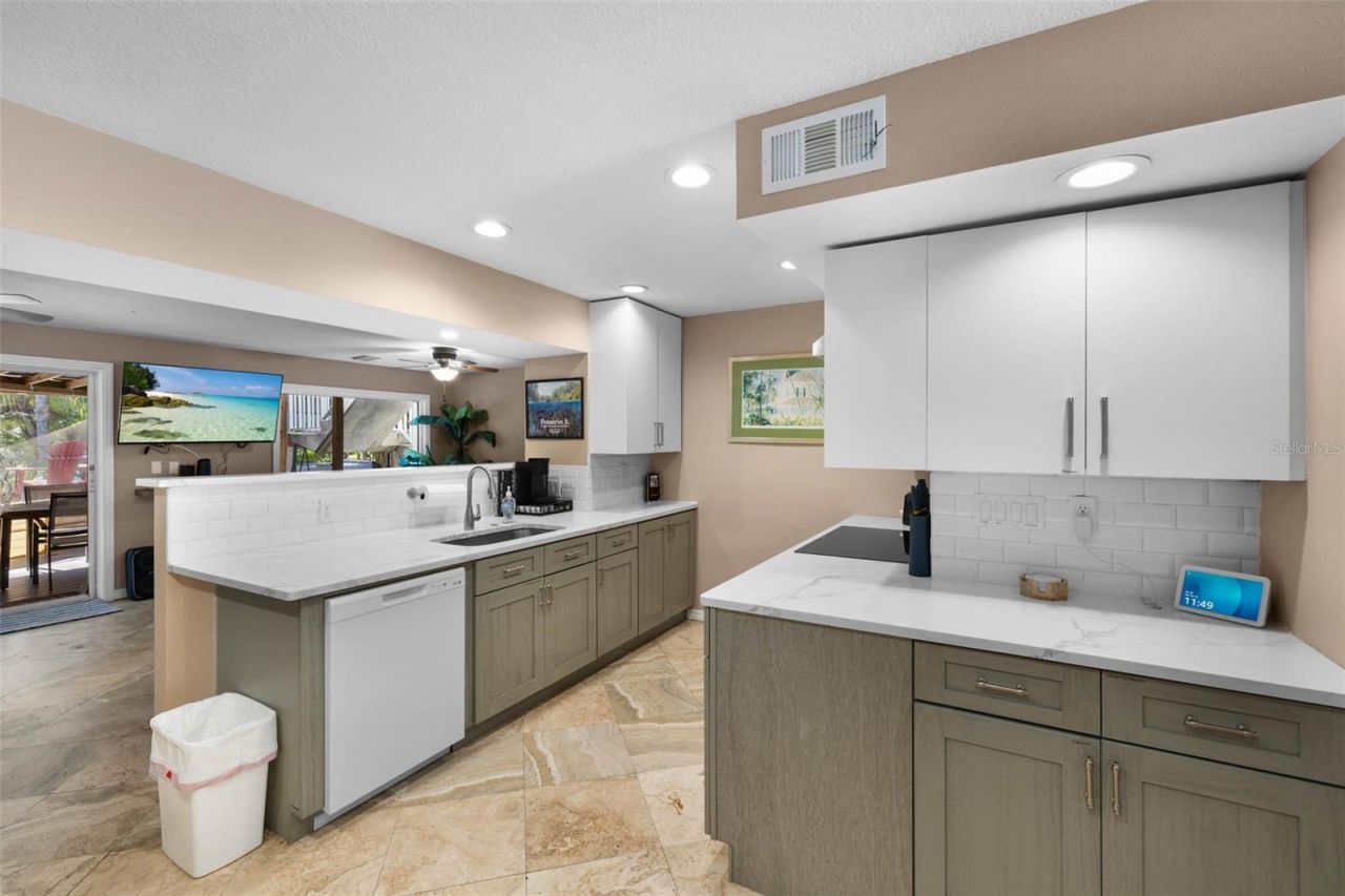 6110 Bear Trail, Weeki Wachee, FL 34607 Photo