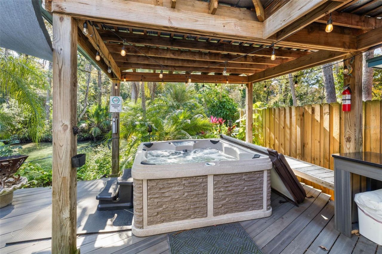 6110 Bear Trail, Weeki Wachee, FL 34607 Photo