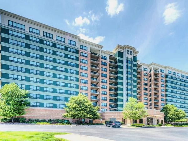 6420 Double Eagle Drive, Unit 712, Woodridge, IL 60517