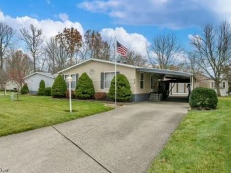 275 Ashwood Drive, Elyria, OH 44035 Photo 2