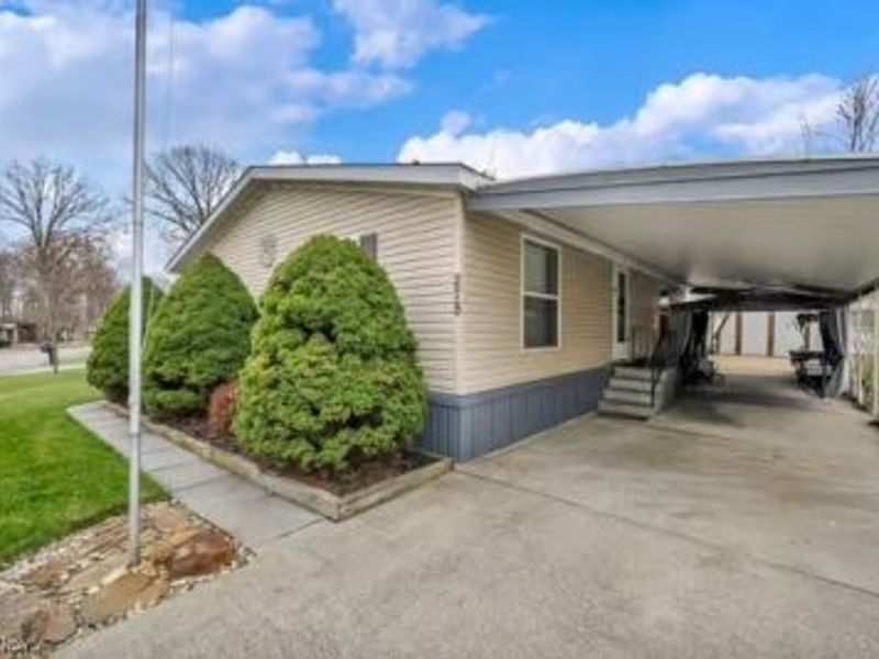 275 Ashwood Drive, Elyria, OH 44035 Photo 3