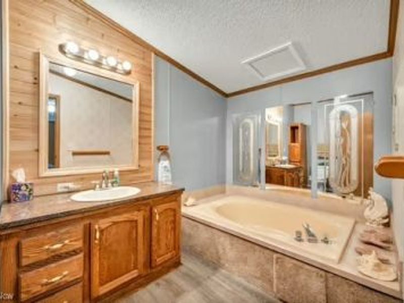 275 Ashwood Drive, Elyria, OH 44035 Photo 36