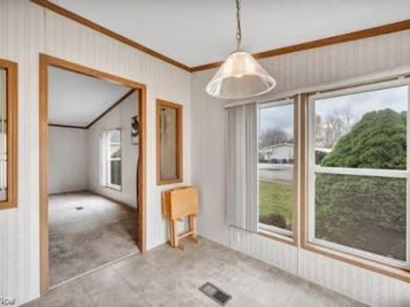 275 Ashwood Drive, Elyria, OH 44035 Photo 8
