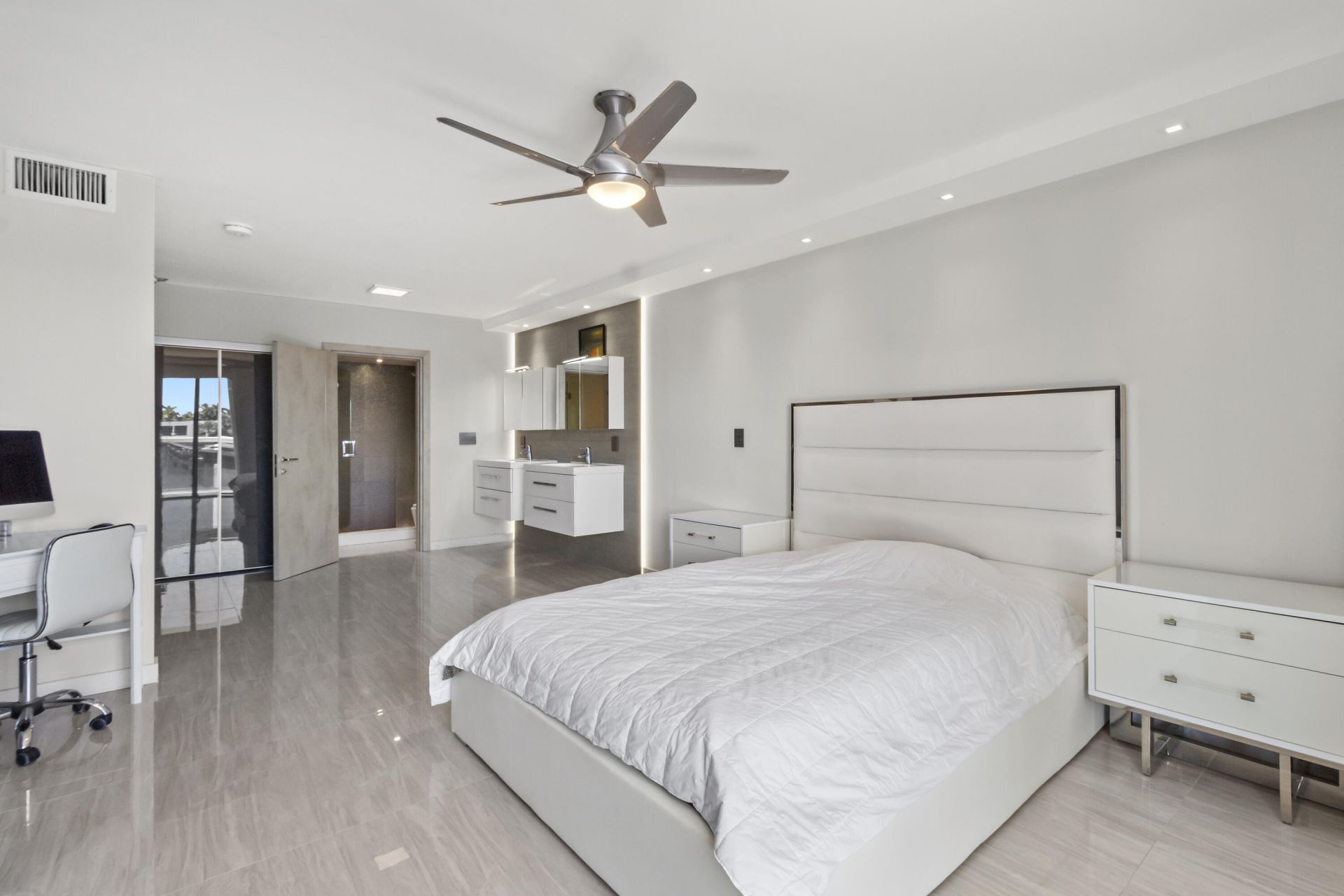 20515 E Country Club Drive, Unit 345, Aventura, FL 33180 Photo