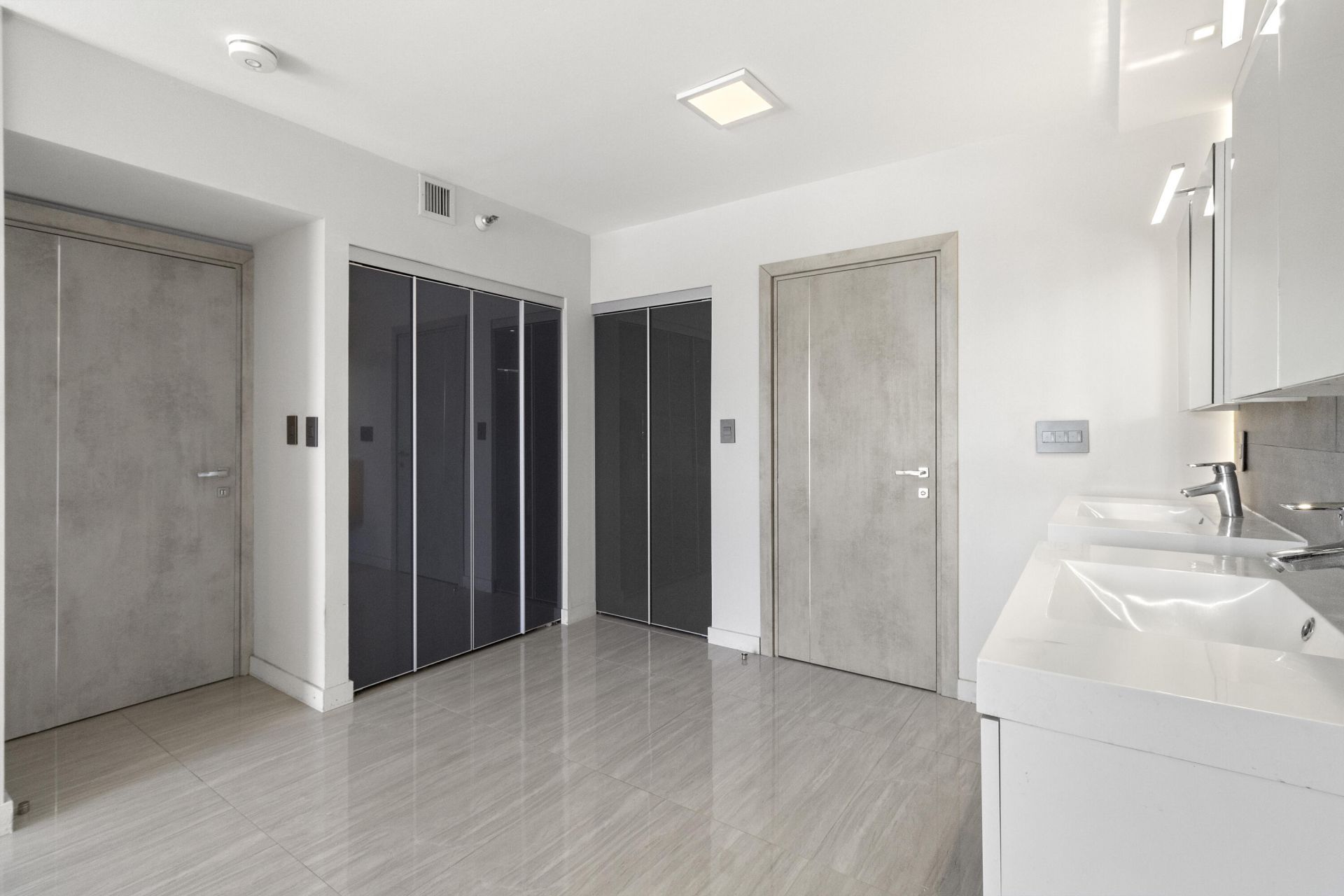 20515 E Country Club Drive, Unit 345, Aventura, FL 33180 Photo