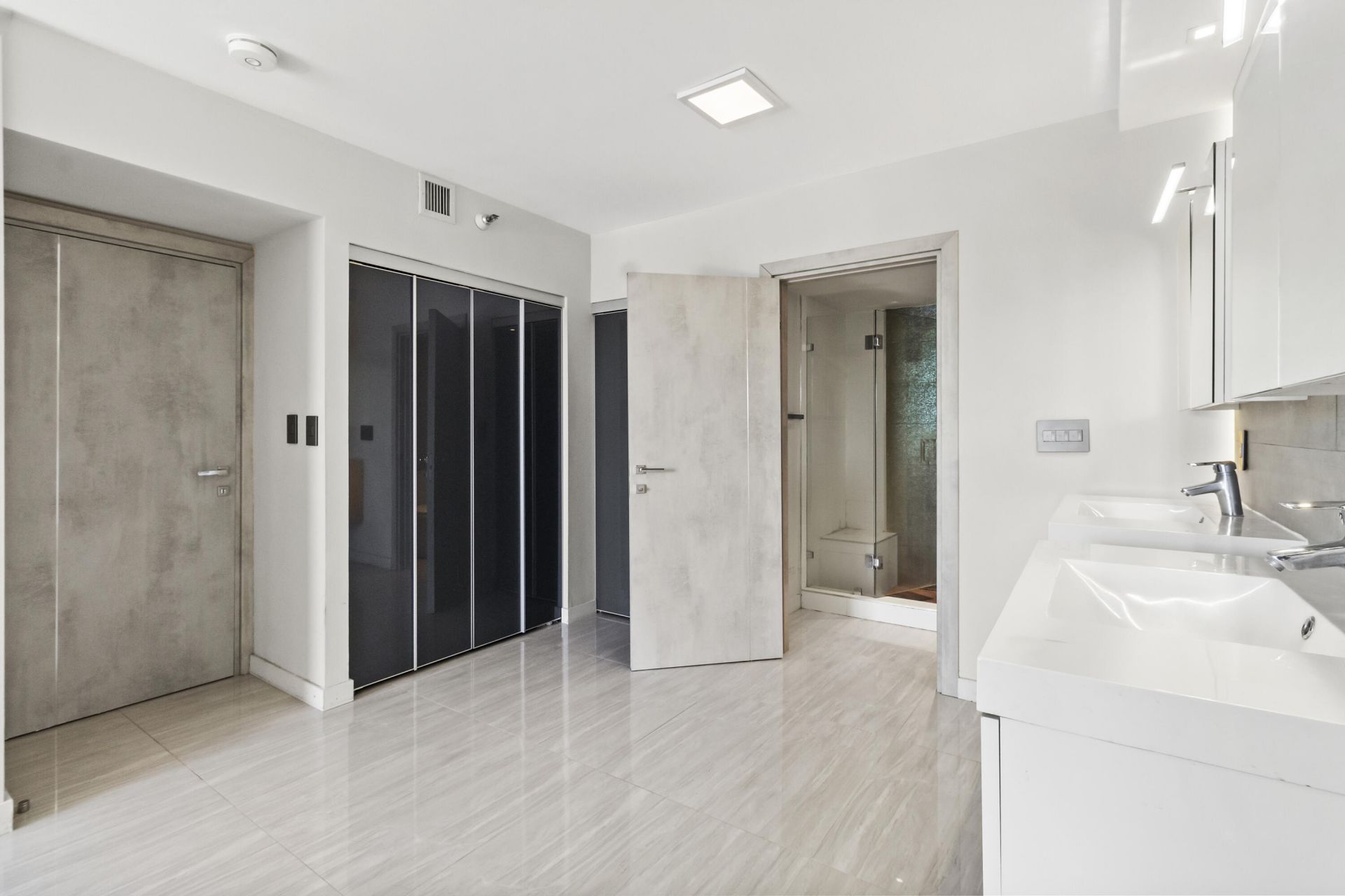 20515 E Country Club Drive, Unit 345, Aventura, FL 33180 Photo