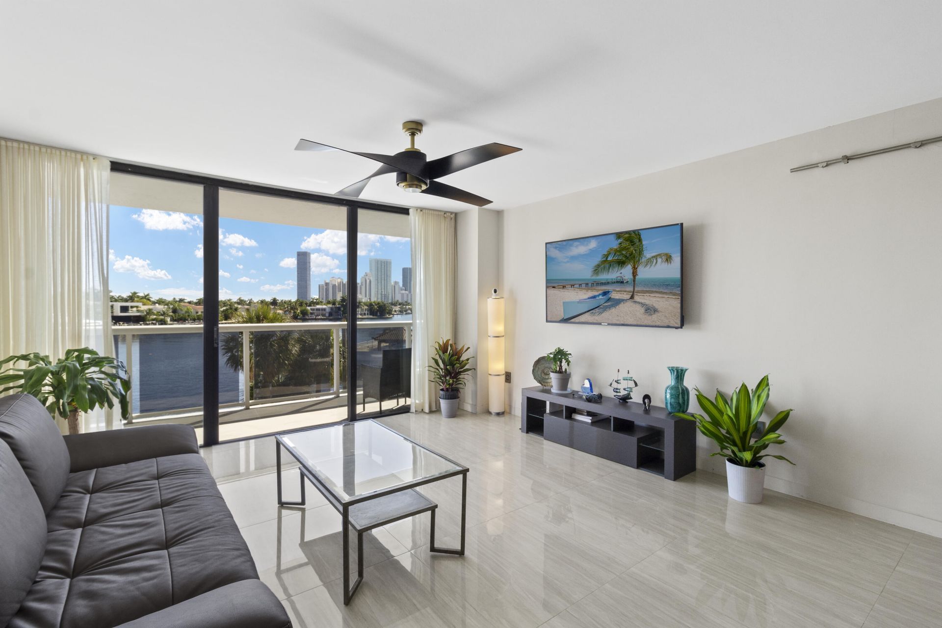 20515 E Country Club Drive, Unit 345, Aventura, FL 33180 Photo