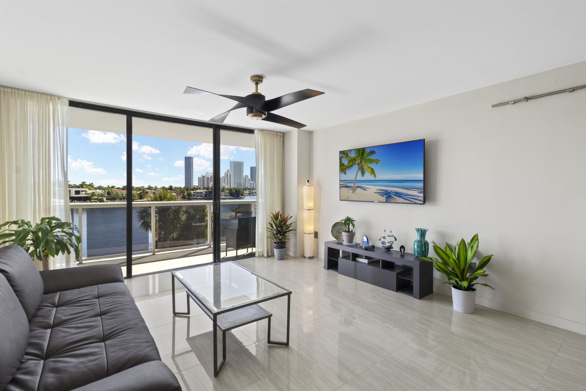 20515 E Country Club Drive, Unit 345, Aventura, FL 33180 Photo