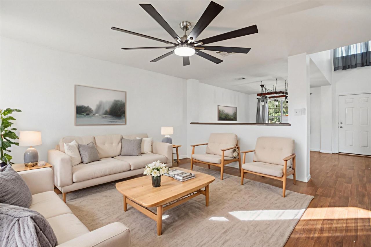 125 Phillips St, Hutto, TX 78621 Main Photo