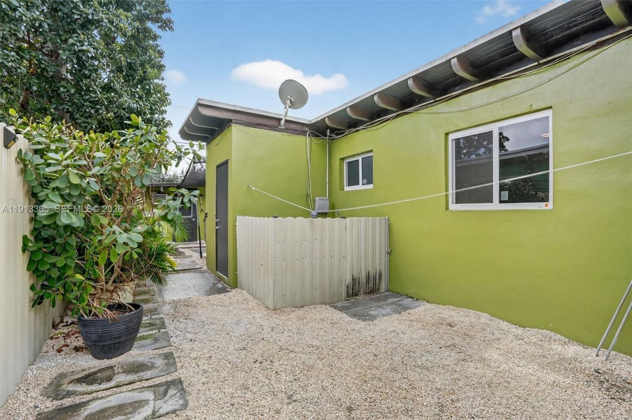 270 NW 106th St, Miami, FL 33150 Photo