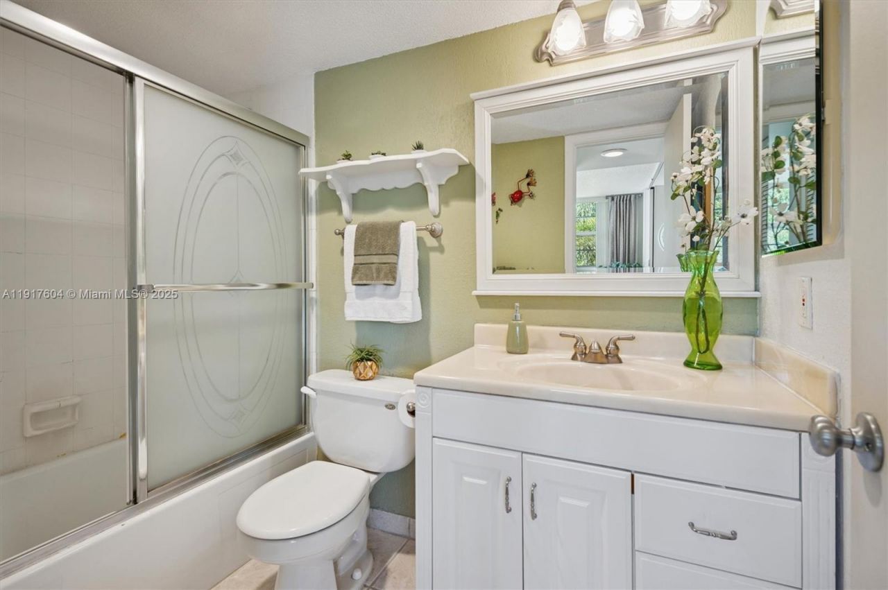 700 S Hollybrook Dr, Unit 201, Pembroke Pines, FL 33025 Photo