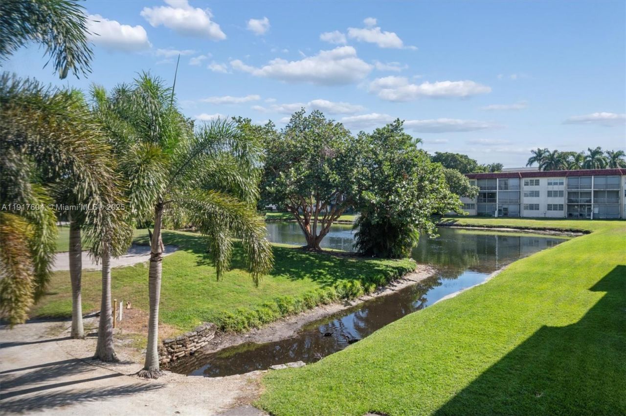 700 S Hollybrook Dr, Unit 201, Pembroke Pines, FL 33025 Photo
