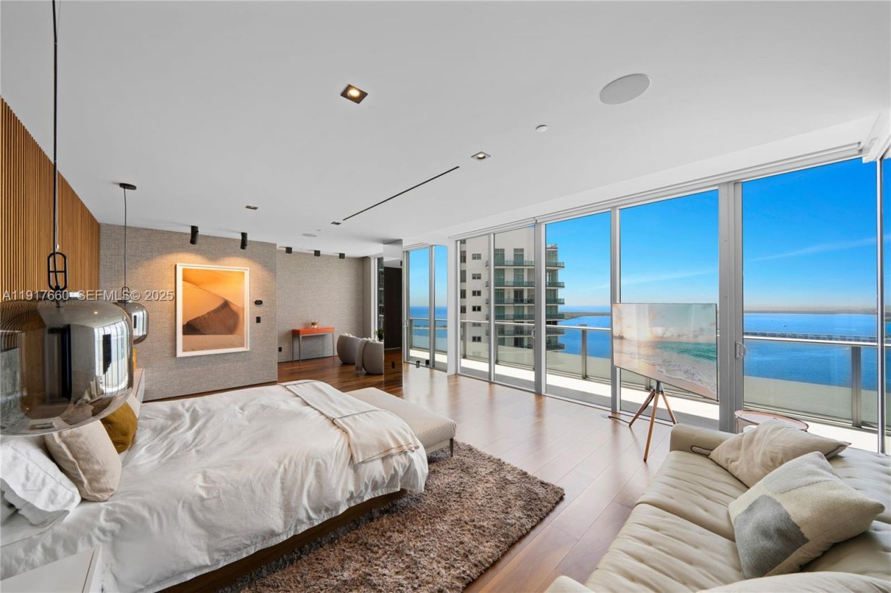 1300 Brickell Bay Dr, Unit 4401, Miami, FL 33131 Photo