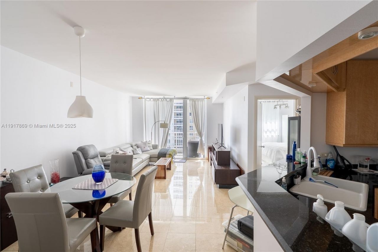 801 Brickell Key Blvd, Unit 1407, Miami, FL 33131 Photo