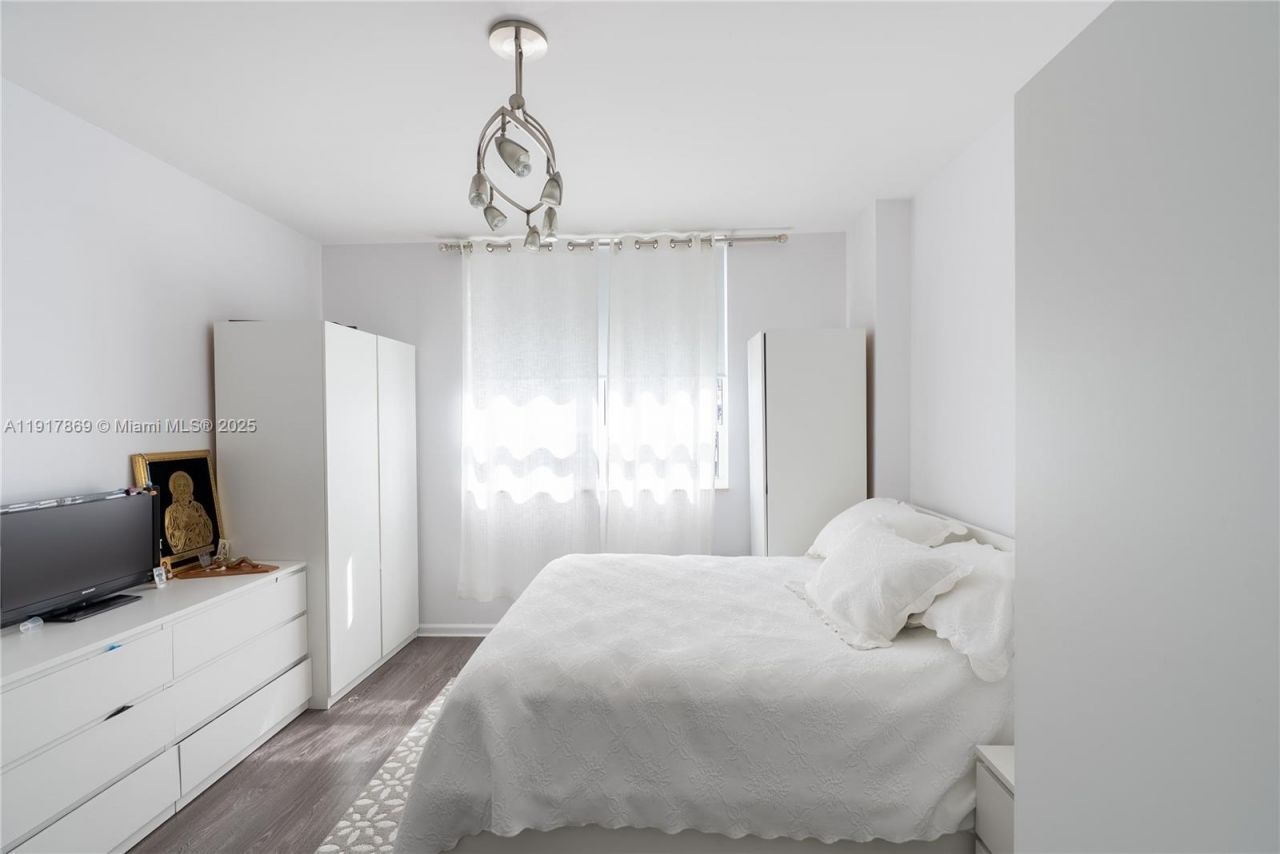 801 Brickell Key Blvd, Unit 1407, Miami, FL 33131 Photo