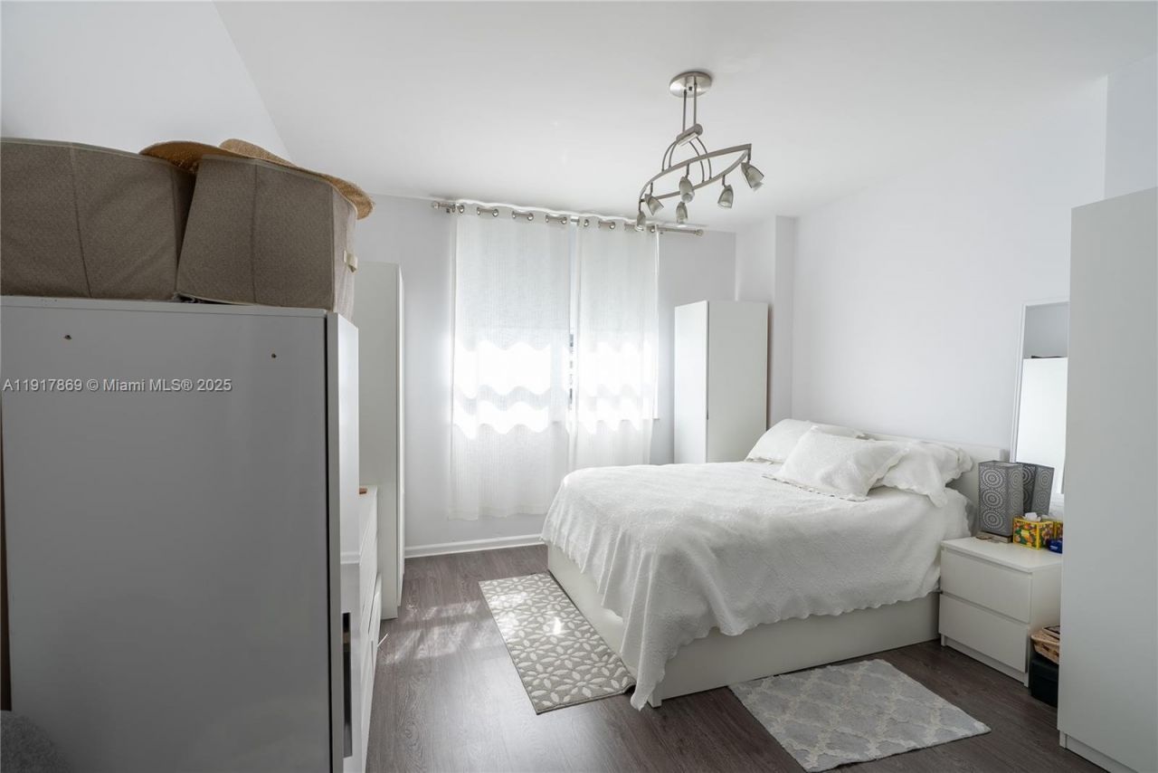 801 Brickell Key Blvd, Unit 1407, Miami, FL 33131 Photo