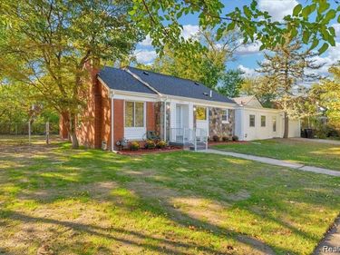 19909 Hartwell Street, Detroit, MI 48235