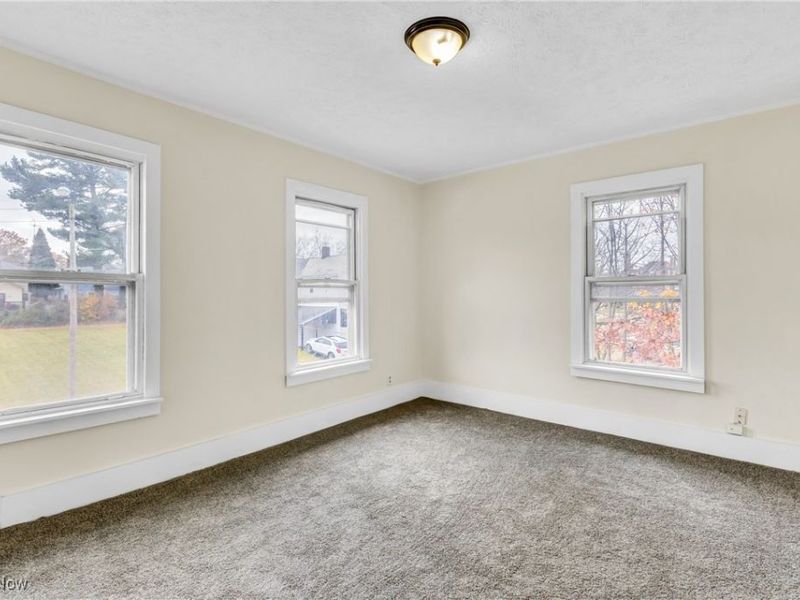 62 E Market Street, Alliance, OH 44601 Photo 14