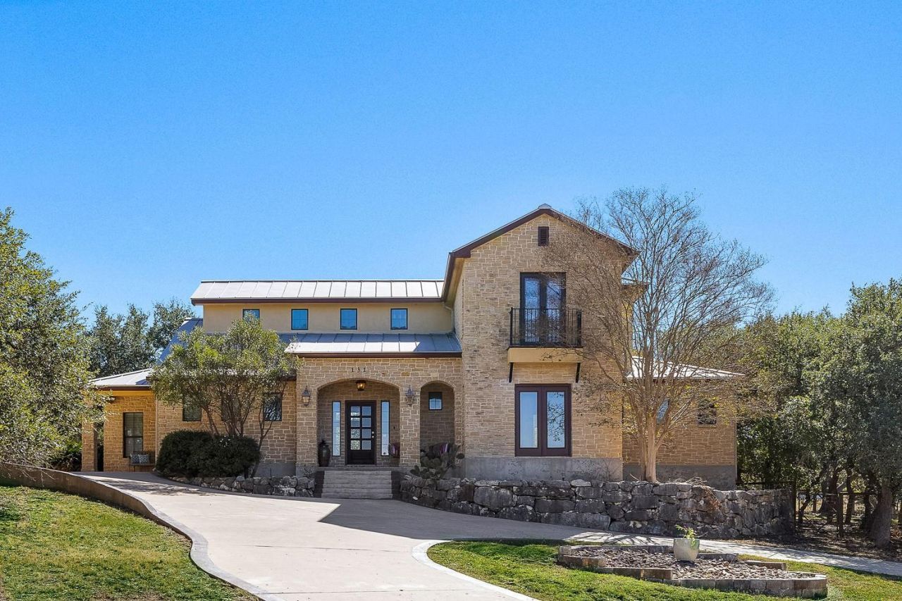 131 Chase Oaks Dr, New Braunfels, TX 78132 Main Photo
