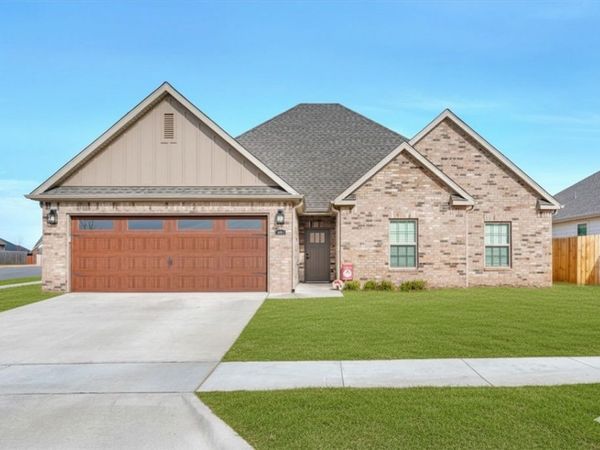 4270 W Buckaroo Street, Fayetteville, AR 72704