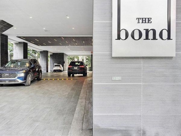 1080 Brickell Ave, Unit 3705, Miami, FL 33131