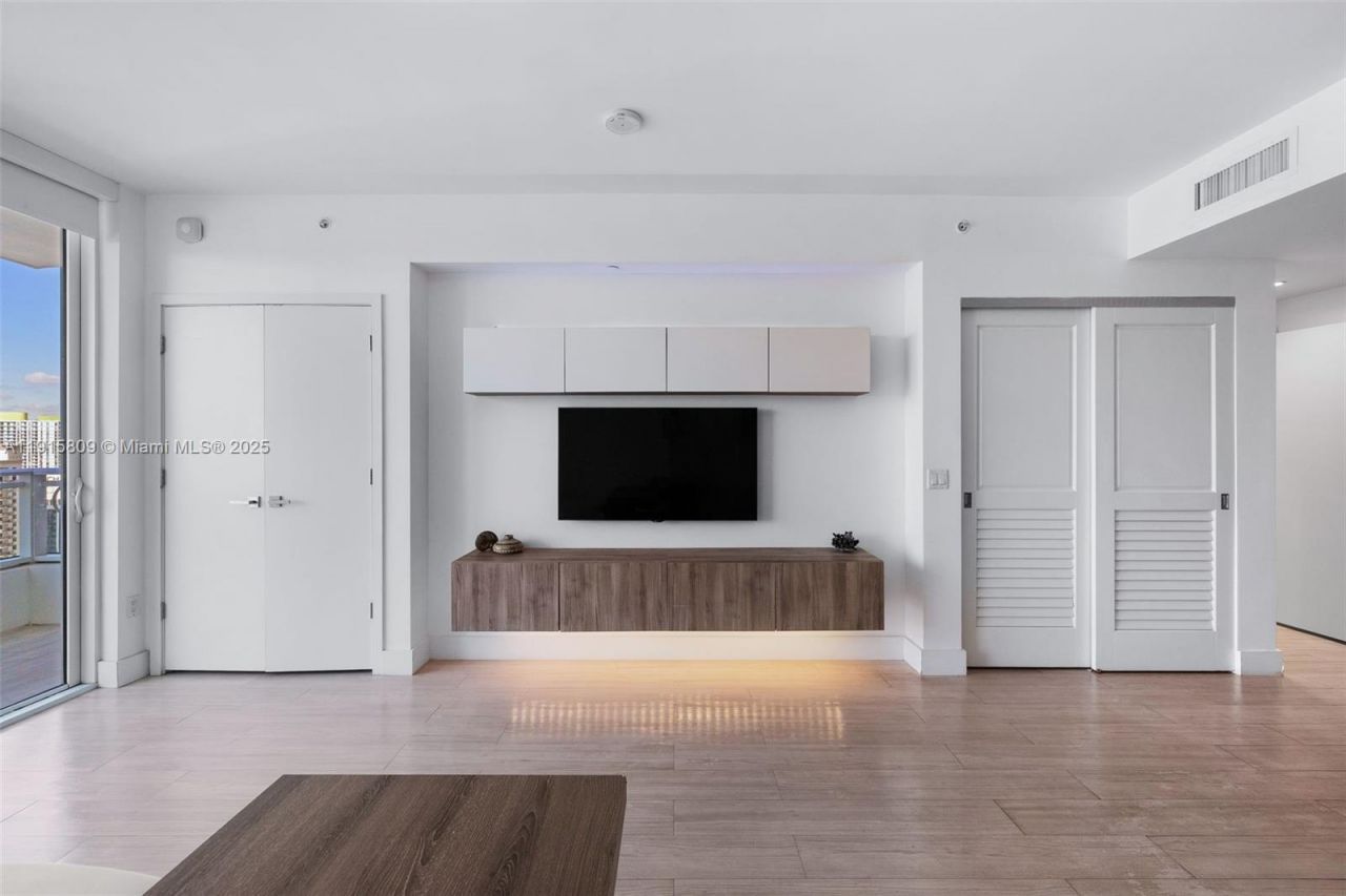 1080 Brickell Ave, Unit 3705, Miami, FL 33131 Photo