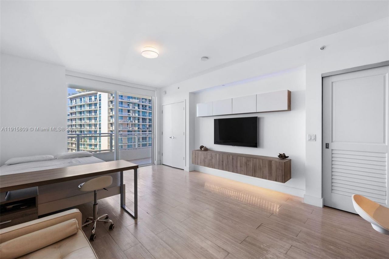 1080 Brickell Ave, Unit 3705, Miami, FL 33131 Photo