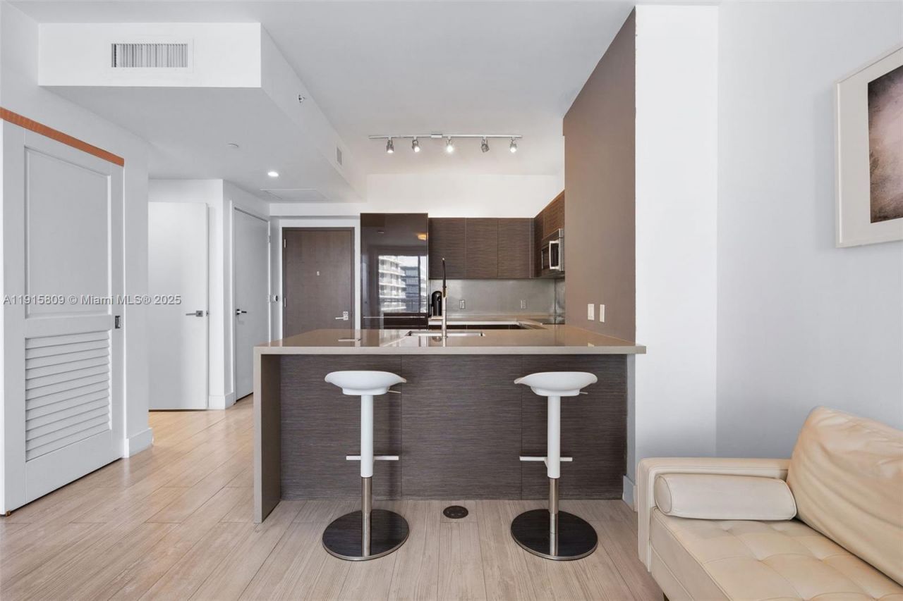 1080 Brickell Ave, Unit 3705, Miami, FL 33131 Photo