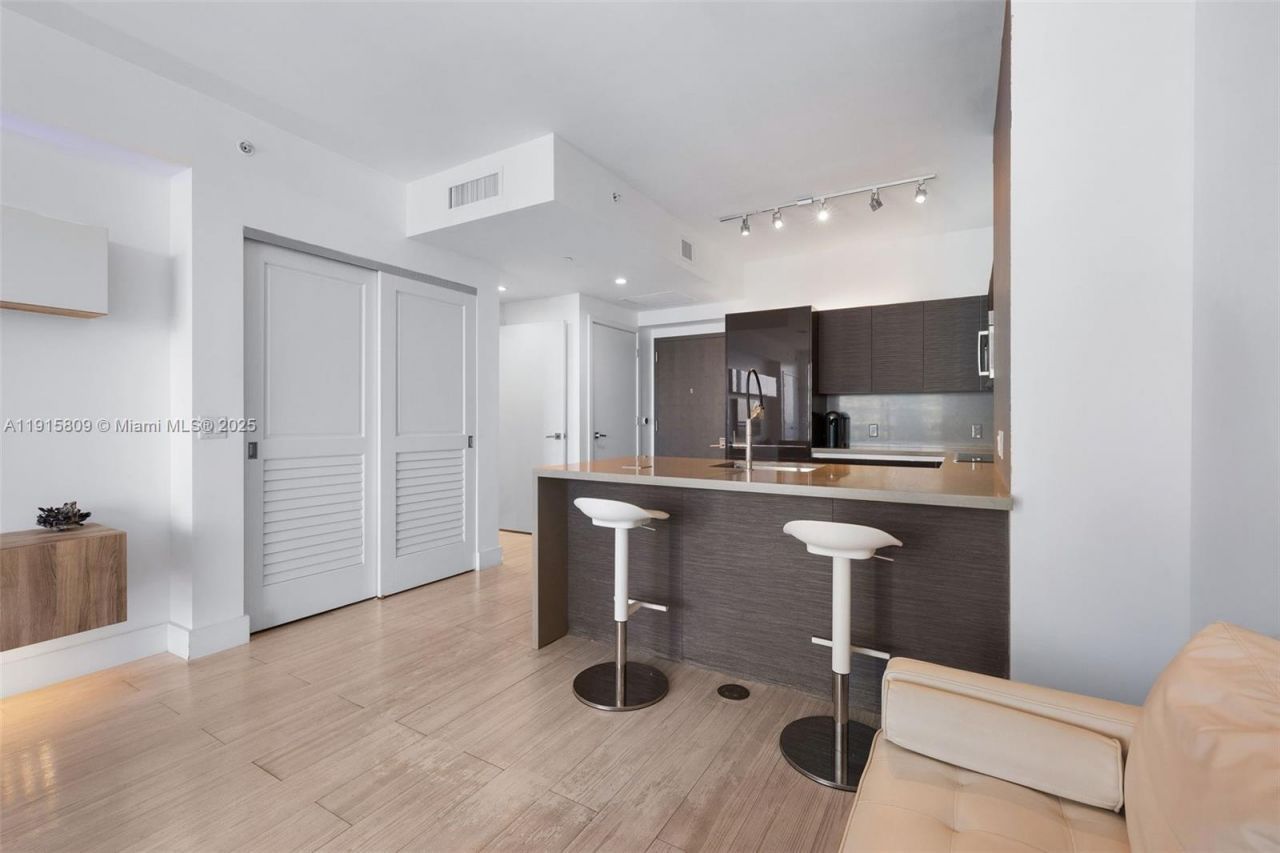 1080 Brickell Ave, Unit 3705, Miami, FL 33131 Photo