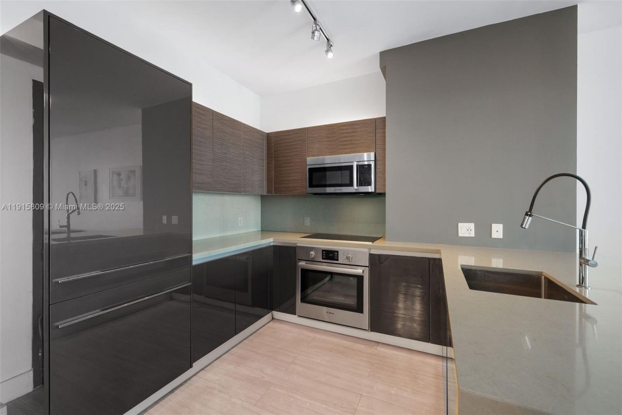 1080 Brickell Ave, Unit 3705, Miami, FL 33131 Photo