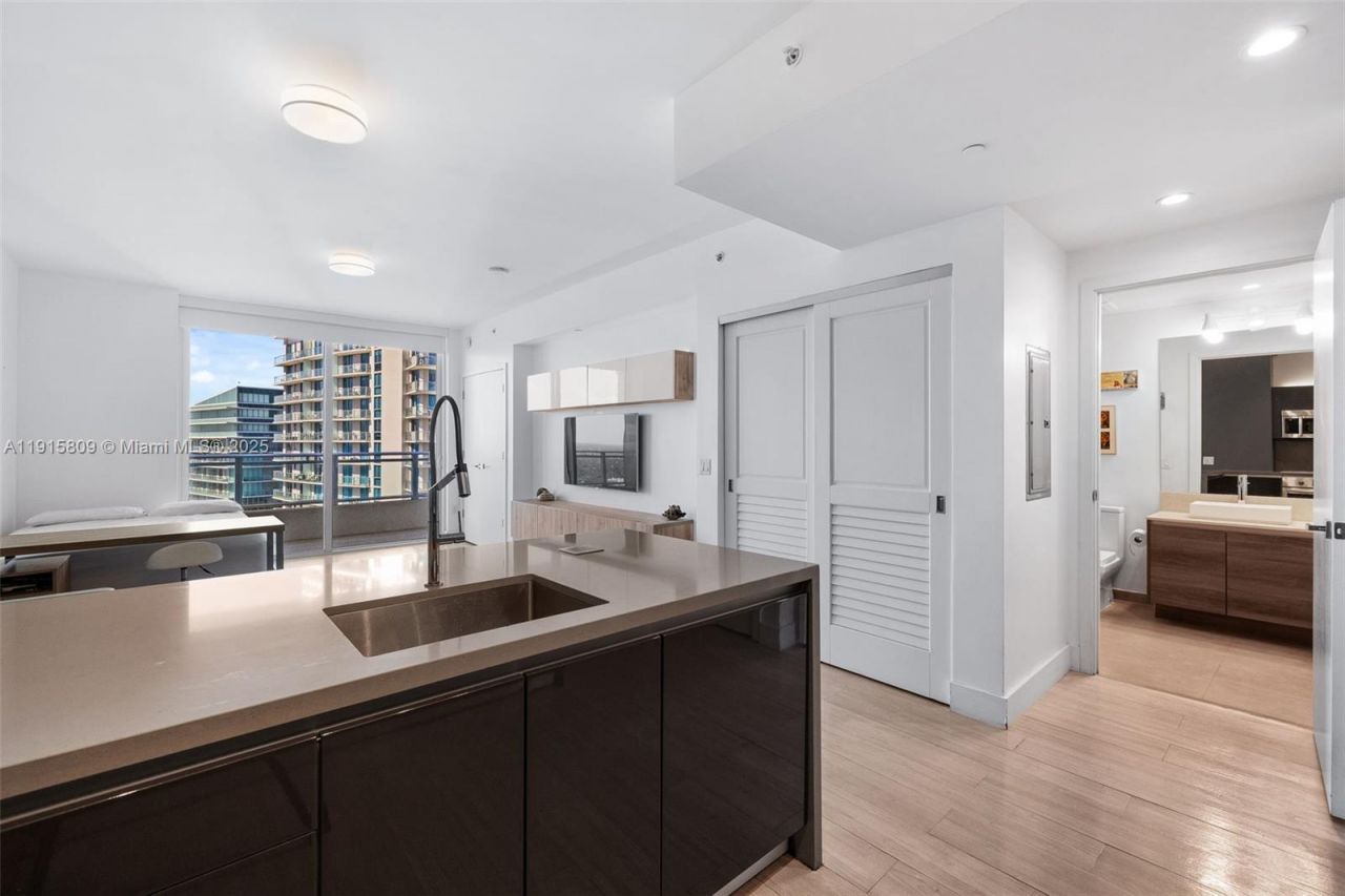 1080 Brickell Ave, Unit 3705, Miami, FL 33131 Photo