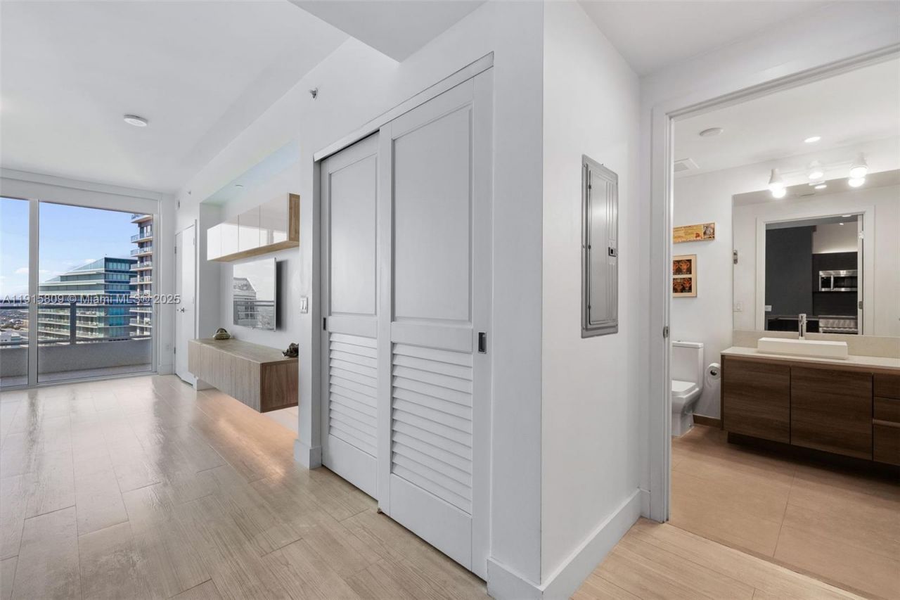 1080 Brickell Ave, Unit 3705, Miami, FL 33131 Photo