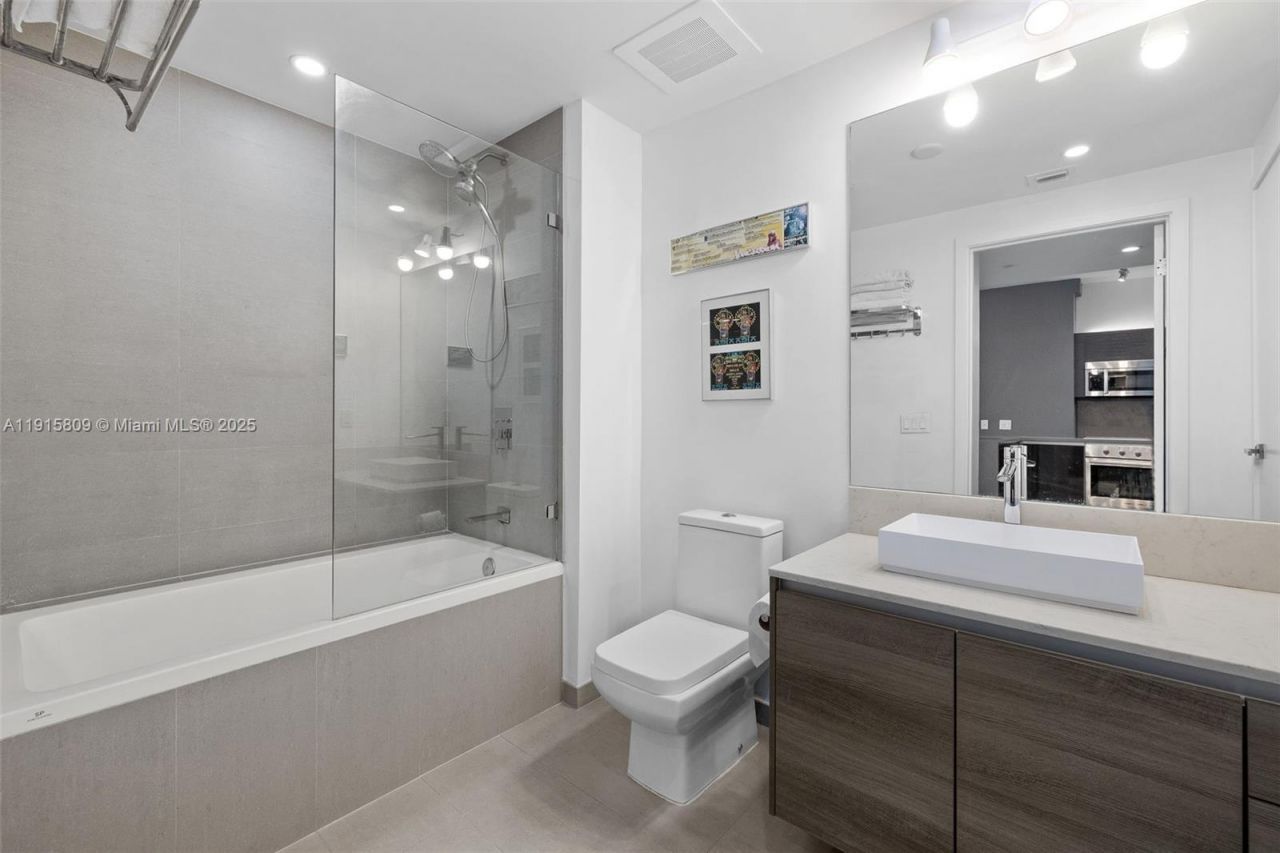 1080 Brickell Ave, Unit 3705, Miami, FL 33131 Photo