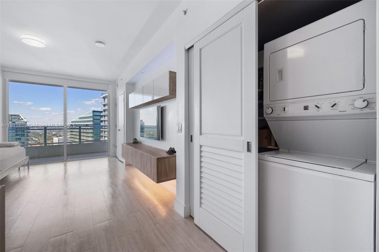 1080 Brickell Ave, Unit 3705, Miami, FL 33131 Photo