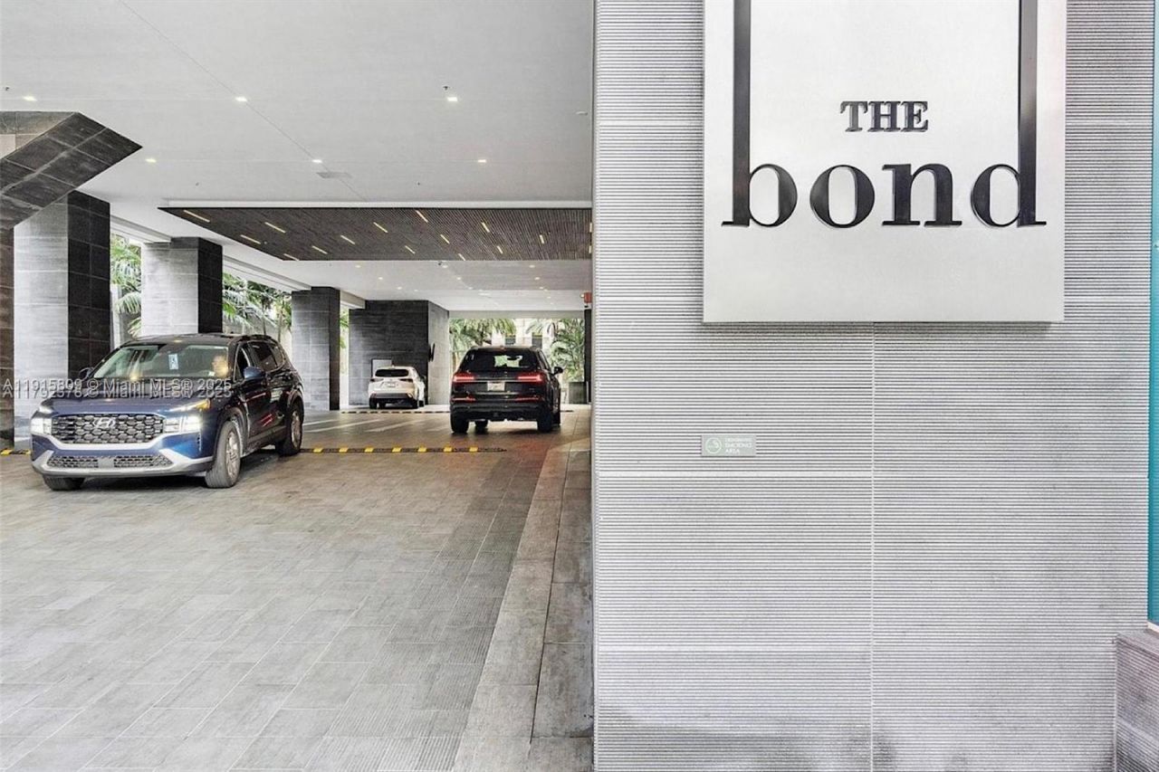 1080 Brickell Ave, Unit 3705, Miami, FL 33131 Photo