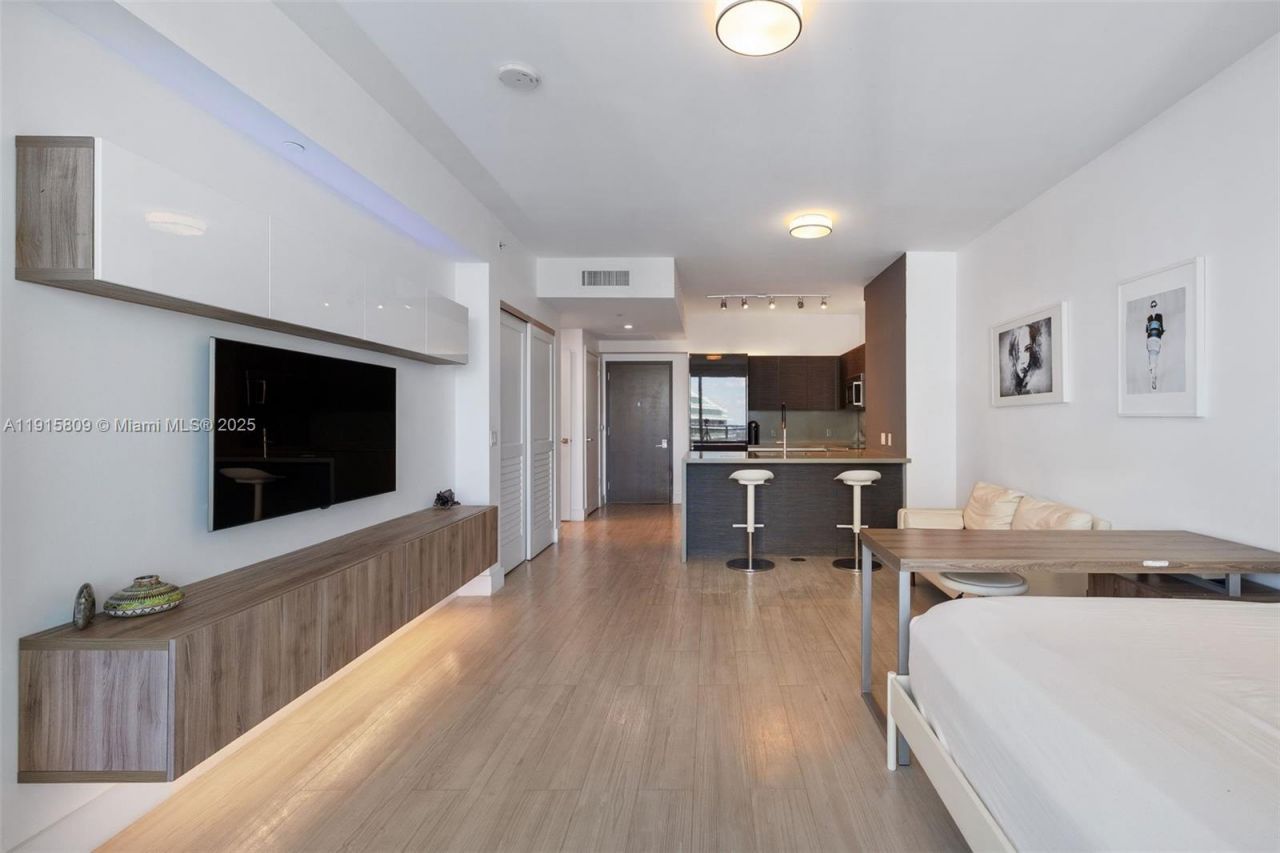 1080 Brickell Ave, Unit 3705, Miami, FL 33131 Photo