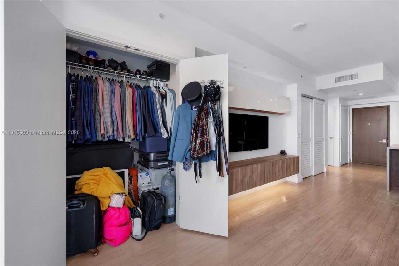 1080 Brickell Ave, Unit 3705, Miami, FL 33131 Photo