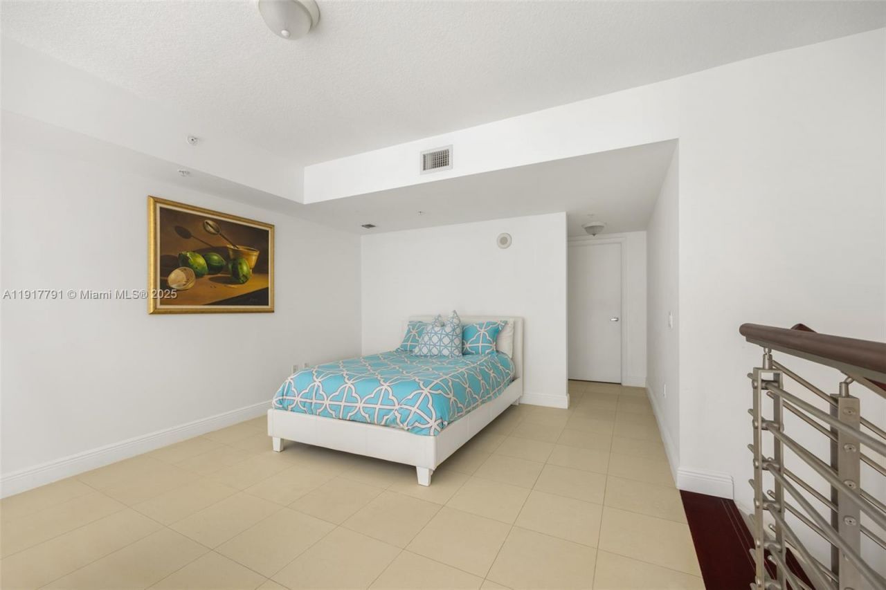 41 SE 5th St, Unit 1210, Miami, FL 33131 Photo