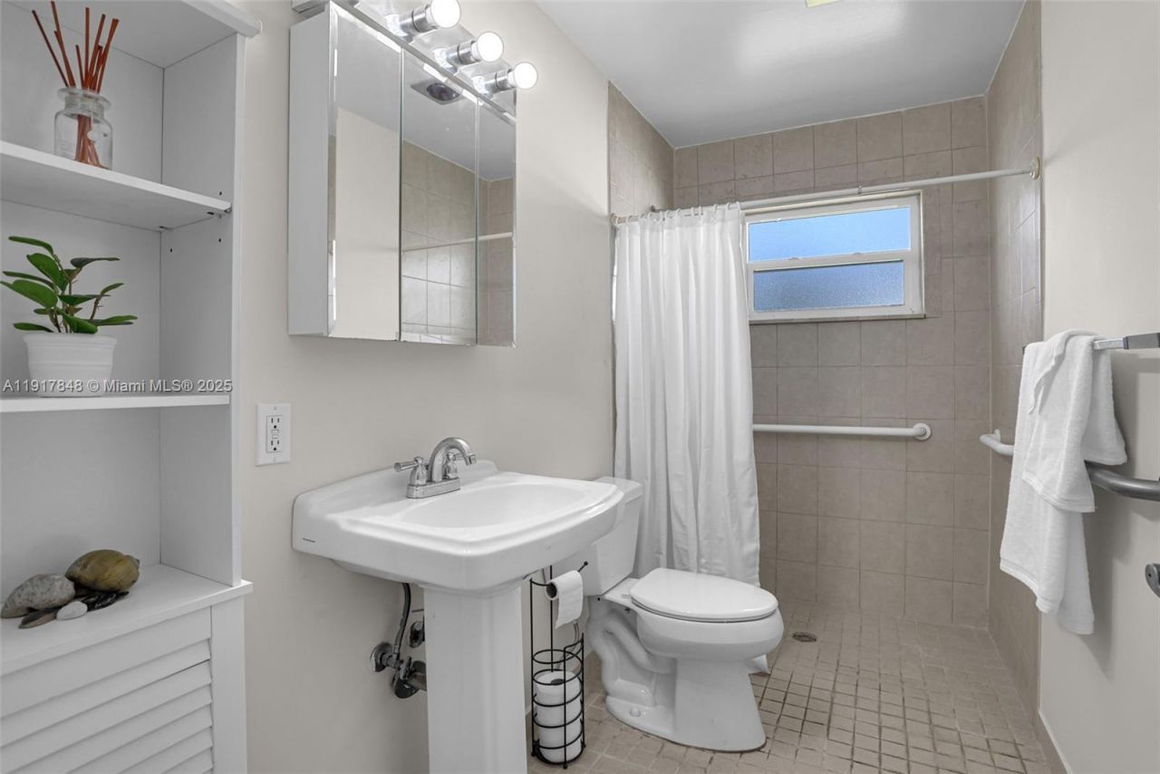 6880 NW 16th St, Margate, FL 33063 Photo