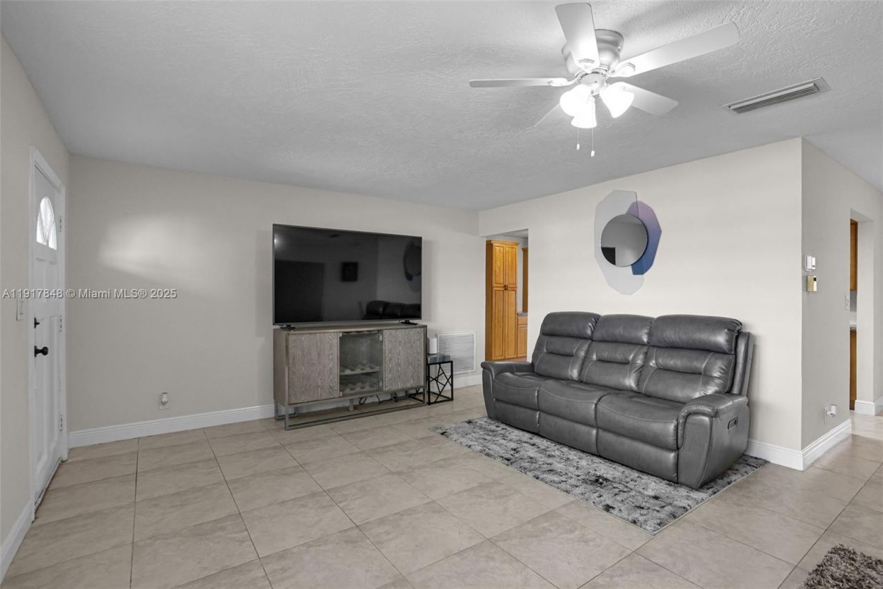 6880 NW 16th St, Margate, FL 33063 Photo